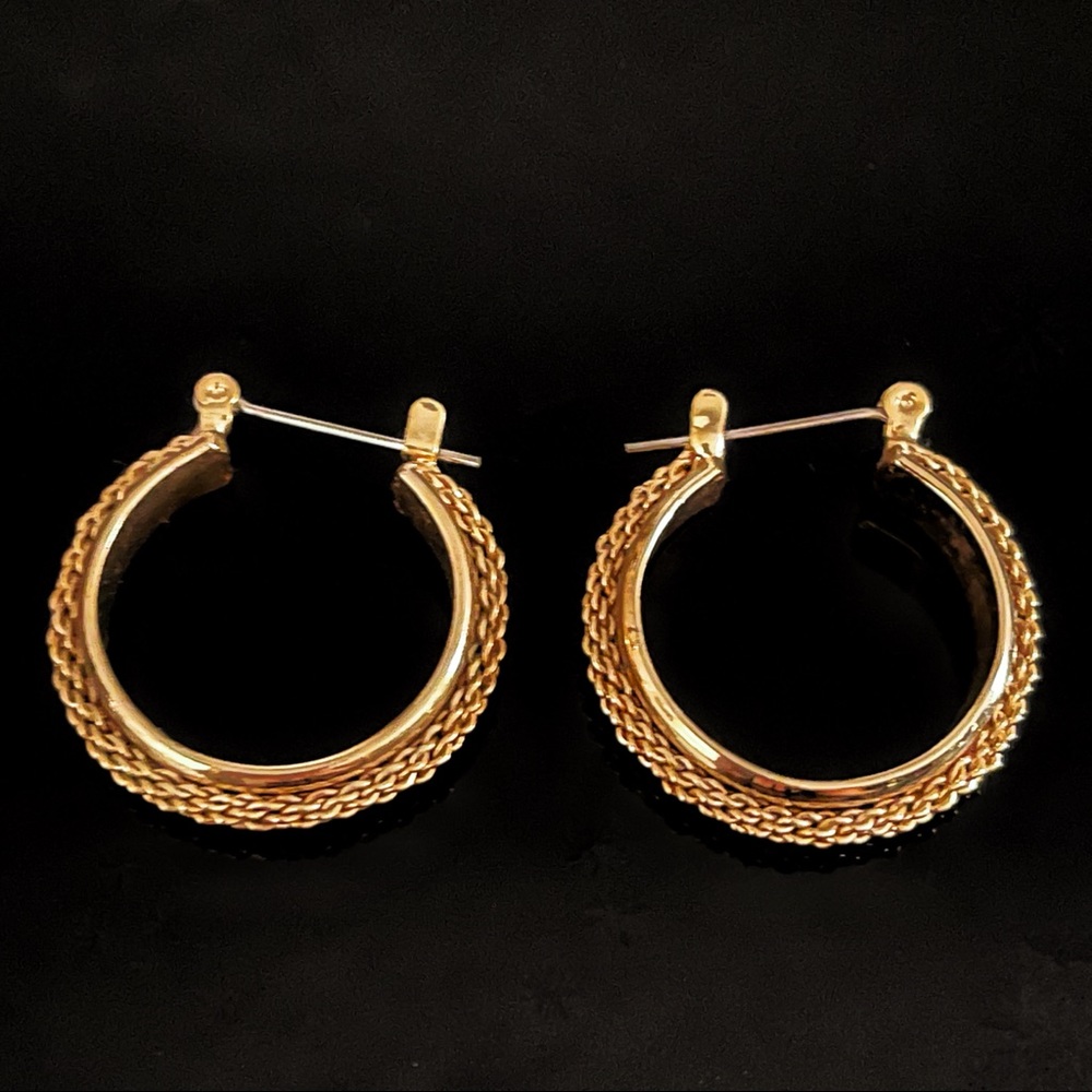 ✨VTG Gold Gilt Shell Twisted Clip On Earri…